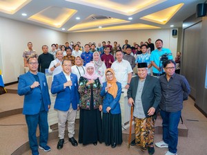 Pesan Khofifah Soal Kepemimpinan Saat Deep Talks di Pascasarjana Unair
