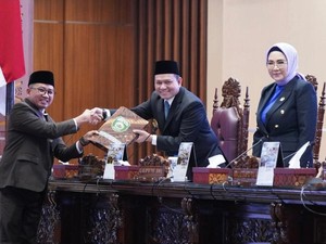 DPRD dan Gubernur Sepakati Raperda APBD Sumsel TA 2025