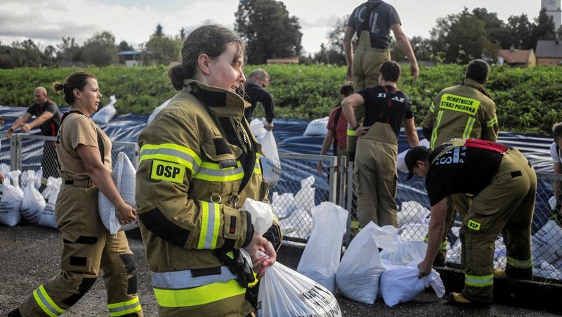 Empat orang tewas di Rumania akibat banjir yang disebabkan oleh hujan deras yang melanda Eropa tengah dan timur. (REUTERS/David W Cerny)