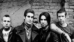 Perry Farrell Naik Pitam, Pukul Dave Navarro di Panggung Konser Janes Addiction