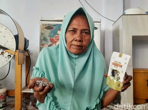 Kisah Nenek Laela Penuai Berkah Mangrove di Pasir Putih Karawang
