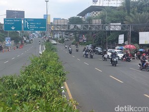 One Way Arah Jakarta Berlaku di Jl Raya Puncak Bogor Siang Ini