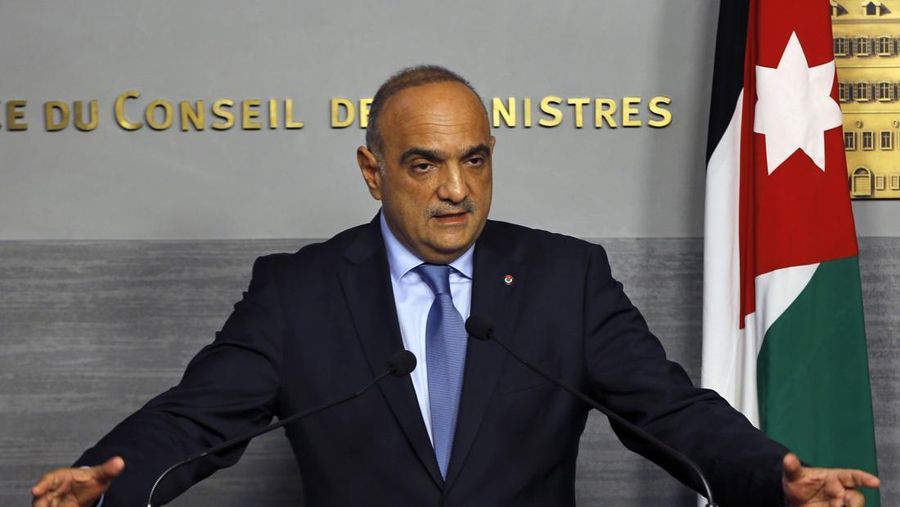 Profil Prime Minister Bisher Khasawneh. (AP Photo/Bilal Hussein)
