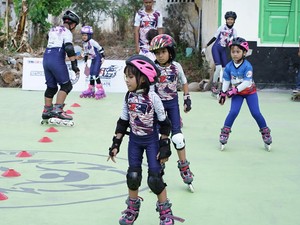 Olahraga Sepatu Roda Cara Efektif Kurangi Paparan Gadget Anak Banyuwangi