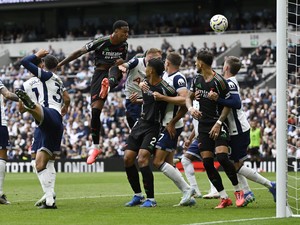 Berbahayanya Bola Mati Arsenal