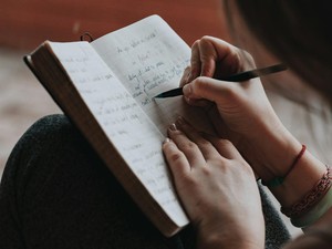 8 Contoh Cerpen Singkat yang Bermakna
