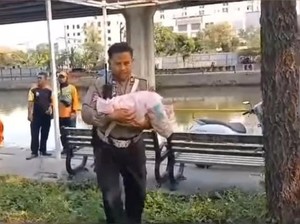 Polisi Cek CCTV Tempat Penemuan Bayi di Pinggir Kali Ancol, Ini Hasilnya