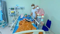 Mohon Doanya... Ibunda Sonny Septian Masuk ICU