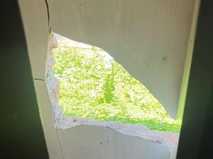 Viral Tembok Rumah Warga Makassar Dijebol Maling, Ponsel Korban Raib