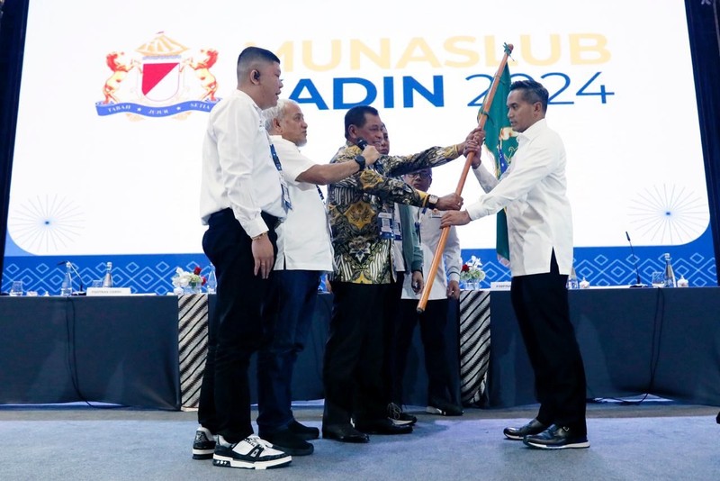Anindya Bakrie telah ditetapkan sebagai Ketua Umum Kamar Dagang Industri (Kadin) Indonesia hasil Musyawarah Luar Biasa (Munaslub) yang digelar pada Sabtu lalu (14/9/2024). Anindya Bakrie telah ditetapkan sebagai Ketua Umum Kamar Dagang Industri (Kadin) Indonesia hasil Musyawarah Luar Biasa (Munaslub) yang digelar pada Sabtu lalu (14/9/2024). (Dok. Linkedin/anindyabakrie)