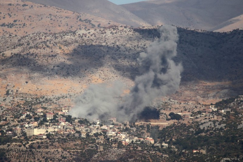 Intersepsi roket yang diluncurkan dari Lebanon ke Israel melewati perbatasan, di tengah permusuhan lintas perbatasan yang sedang berlangsung antara Hizbullah dan pasukan Israel, terlihat di dekat perbatasan Israel dengan Lebanon, di sisi Israel pada 16 September 2024. Intersepsi roket yang diluncurkan dari Lebanon ke Israel melewati perbatasan, di tengah permusuhan lintas perbatasan yang sedang berlangsung antara Hizbullah dan pasukan Israel, terlihat di dekat perbatasan Israel dengan Lebanon, di sisi Israel pada 16 September 2024. (REUTERS/Ayal Margolin)