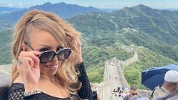 Diva Sejati, Mariah Carey Daki Tembok Besar China Pakai Heels