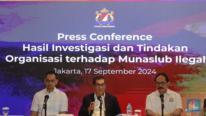 Kuasa Hukum Kadin Indonesia, Hamdan Zoelva dalam acara Press Conference hail Investigasi dan tindakan organisasi terhadap munaslub ilegal di Jakarta, Selasa (17/9/2024). (CNBC Indonesia/Muhammad Sabki)