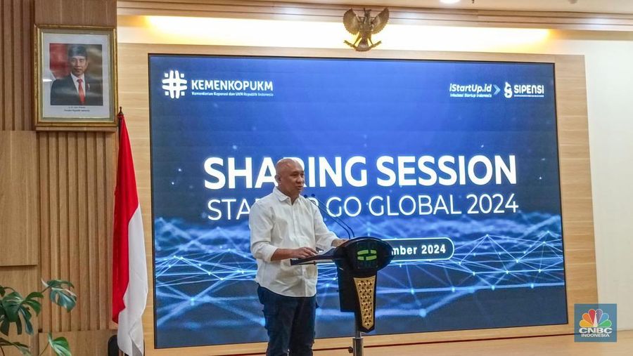 MenkopUKM Teten Masduki dalam acara Sharing Session Start Up Go Global 2024 di Kantor Kemenkop UKM, Selasa (17/9/2024). (CNBC Indonesia/Martyasari Rizky)