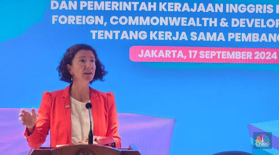 Menteri Urusan Perempuan dan Kesetaraan Inggris Anneliese Dodds dalam acara penandatanganan MoU Kerja Sama Pembangunan dengan Bappenas, Selasa (17/9/2024). (CNBC Indonesia/Tommy Patrio Sorongan)