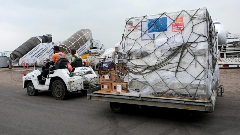 Pihak berwenang di Republik Demokratik Kongo kedatangan pertama vaksin cacar monyet di ibu kota Kinshasa, tiga minggu setelah Badan Kesehatan Dunia (WHO) menyatakan wabah mpox di 12 negara Afrika sebagai keadaan darurat global. (REUTERS/Justin Makangara)