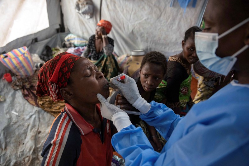Pihak berwenang di Republik Demokratik Kongo kedatangan pertama vaksin cacar monyet di ibu kota Kinshasa, tiga minggu setelah Badan Kesehatan Dunia (WHO) menyatakan wabah mpox di 12 negara Afrika sebagai keadaan darurat global. (REUTERS/Justin Makangara)