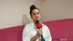 Tengku Dewi Tetap Gugat Cerai Andrew Andika