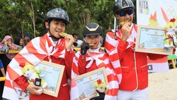 Putri Irfan Hakim Sumbang Medali Emas untuk Jakarta di PON XXI Cabor Berkuda