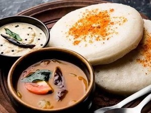 Lomba Makan Kue Beras yang Berakhir Petaka di India