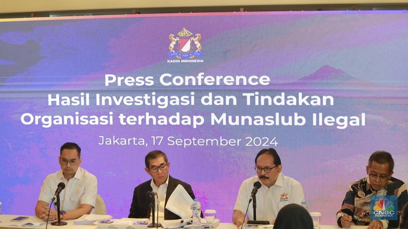 Kuasa Hukum Kadin Indonesia, Hamdan Zoelva dalam acara Press Conference hail Investigasi dan tindakan organisasi terhadap munaslub ilegal di Jakarta, Selasa (17/9/2024). (CNBC Indonesia/Muhammad Sabki)