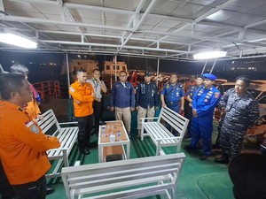 Basarnas Banten Evakuasi 3 WN Inggris di Perairan Selat Sunda