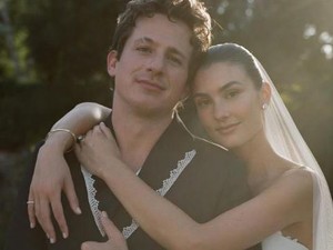 Potret Bahagia Pernikahan Charlie Puth dengan Brooke Sansone