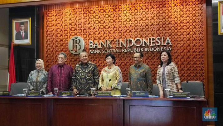 Dewan Gubernur Bank Indonesia dalam Pengumuman Hasil Rapat Dewan Gubernur Bulanan Bulan September 2024. (CNBC Indonesia/Rosseno Aji)