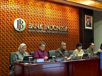 Foto Kolase Rupiah dan Saham. (CNBC Indonesia)