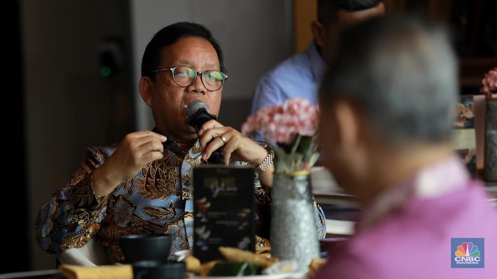 Ketua Komisi VII DPR RI, Sugeng Suparwoto di acara CNBC Indonesia Coffee Morning Energy Edition dengan tajuk 