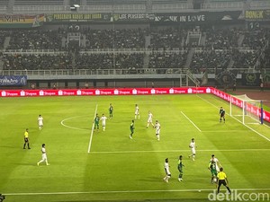 Hasil Liga 1: Malik Risaldi Brace, Persebaya Bungkam Persis 2-1