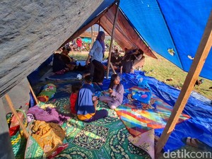 Warga Kertasari: Saya Pilih Tidur di Tenda, Di Rumah Takut Juga Euy