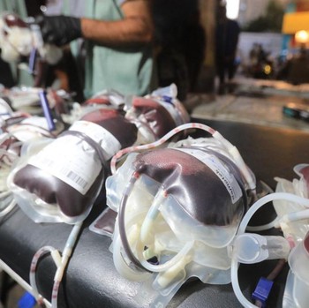 Ramai Warga Lebanon Donor Darah Bantu Ribuan Korban Luka Ledakan Pager