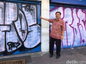 Viral 2 Bule Corat-coret Tembok Toko di Jetis Jogja Subuh-subuh