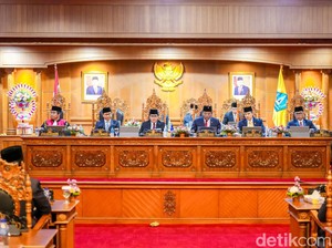 Gantikan Parwata, Anom Gumanti Resmi Dilantik sebagai Ketua DPRD Badung