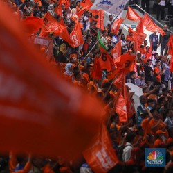 Istora Senayan Memerah, Massa Buruh Dukung Pemerintah Prabowo-Gibran