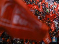 Istora Senayan Memerah, Massa Buruh Dukung Pemerintah Prabowo-Gibran