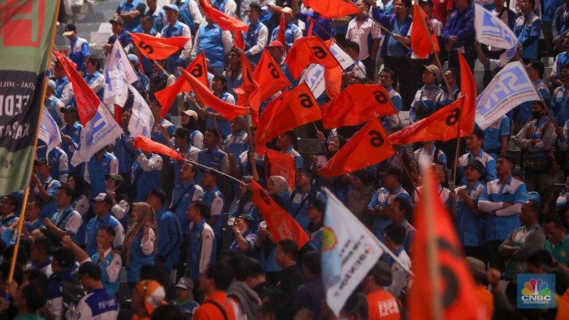Ribuan buruh menghadiri Peringatan 3 Tahun Kebangkitan Klas Buruh di Istora Senayan, Jakarta, Rabu (18/9/2024). (CNBC Indonesia/Faisal Rahman) Ribuan buruh menghadiri Peringatan 3 Tahun Kebangkitan Klas Buruh di Istora Senayan, Jakarta, Rabu (18/9/2024). (CNBC Indonesia/Faisal Rahman)