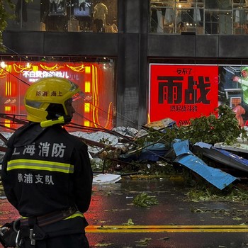 Potret Terkini Shanghai Porak-poranda Dihantam Topan Dahsyat