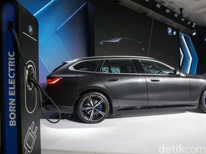 BMW Jawab Tantangan Produsen Mobil Listrik China di Indonesia