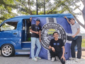 Angkot Biru dari Puncak Bogor dan Cara Coki cs Dukung Persib