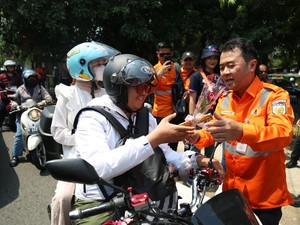 KAI-Korlantas Polri Sosialisasikan Budaya Taat Berlalu Lintas di Perlintasan