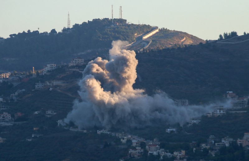 Kelompok Hizbullah melancarkan serangan roket terhadap posisi artileri Israel pada Rabu (18/9) waktu setempat. (REUTERS/Ayal Margolin) Kelompok Hizbullah melancarkan serangan roket terhadap posisi artileri Israel pada Rabu (18/9) waktu setempat. (REUTERS/Ayal Margolin)