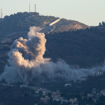 Hizbullah Ngamuk 'Bom' Pager Meledak Massal di Lebanon, Rudal Israel