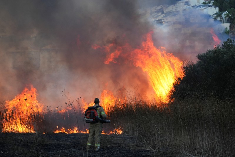 Kelompok Hizbullah melancarkan serangan roket terhadap posisi artileri Israel pada Rabu (18/9) waktu setempat. (REUTERS/Ayal Margolin) Kelompok Hizbullah melancarkan serangan roket terhadap posisi artileri Israel pada Rabu (18/9) waktu setempat. (REUTERS/Ayal Margolin)