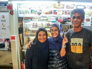 Ini Kedai Rawon Murah Meriah yang Laris Manis di Singapura