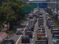 Senin-Jumat Bebas Pakai Bahu Jalan Tol, Tapi Ada Jamnya-Tilang Berlaku