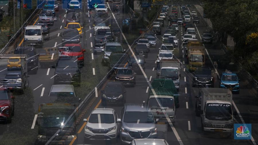 Kendaraan melintasi ruas Tol Dalam Kota (Dalkot) di Jakarta, Kamis (19/9/2024). PT Jasamarga Metropolitan Tollroad sebagai pengelola Jalan Tol Dalam Kota dan Sedyatmo akan menaikkan tarif dan berlaku mulai pada Minggu (22/9) mendatang. (վ/Faisal Rahman)