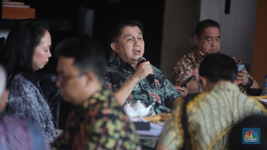 Ketua Gabungan Produsen Rokok Putih Indonesia (GAPRINDO), Benny Wachjudi dalam acara CNBC Indonesia Coffee Morning Tembakau di Jakarta, Kamis (19/9/2024). (CNBC Indonesia/Faisal Rahman)