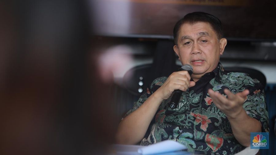 Ketua Gabungan Produsen Rokok Putih Indonesia (GAPRINDO), Benny Wachjudi dalam acara CNBC Indonesia Coffee Morning Tembakau di Jakarta, Kamis (19/9/2024). (CNBC Indonesia/Faisal Rahman)
